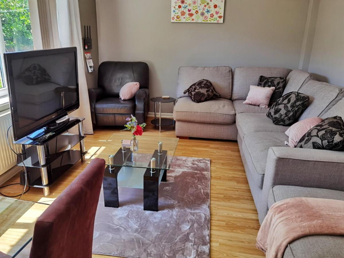 Fourth Avenue, Lovely Bungalow Available For Guests And Contractors Parking Wifi 诺丁汉 外观 照片