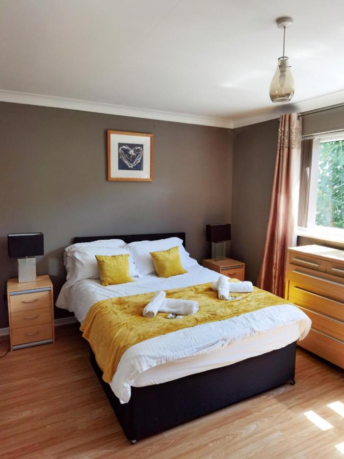 Fourth Avenue, Lovely Bungalow Available For Guests And Contractors Parking Wifi 诺丁汉 外观 照片
