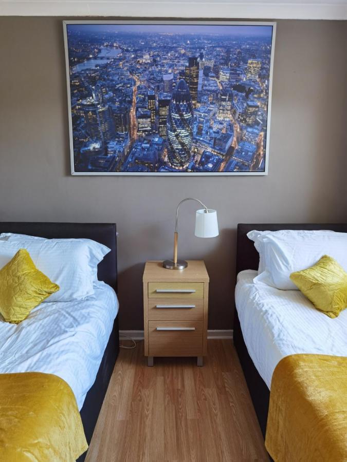 Fourth Avenue, Lovely Bungalow Available For Guests And Contractors Parking Wifi 诺丁汉 外观 照片