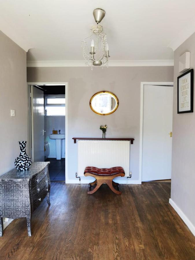 Fourth Avenue, Lovely Bungalow Available For Guests And Contractors Parking Wifi 诺丁汉 外观 照片