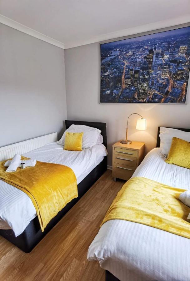 Fourth Avenue, Lovely Bungalow Available For Guests And Contractors Parking Wifi 诺丁汉 外观 照片