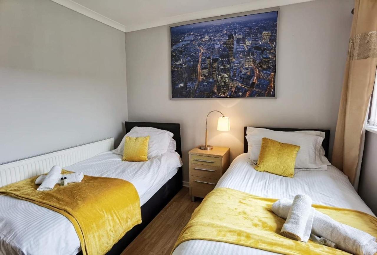 Fourth Avenue, Lovely Bungalow Available For Guests And Contractors Parking Wifi 诺丁汉 外观 照片