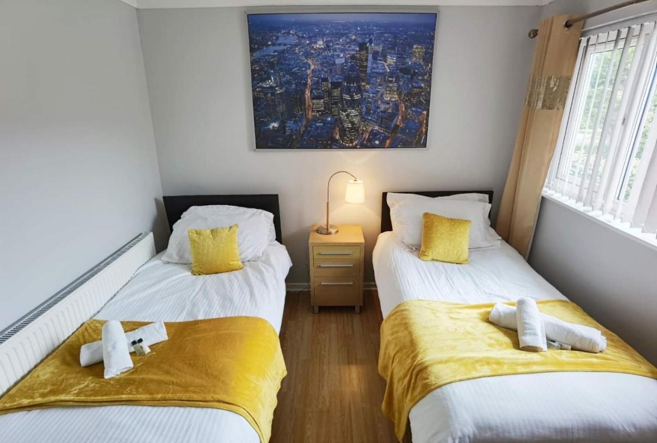 Fourth Avenue, Lovely Bungalow Available For Guests And Contractors Parking Wifi 诺丁汉 外观 照片