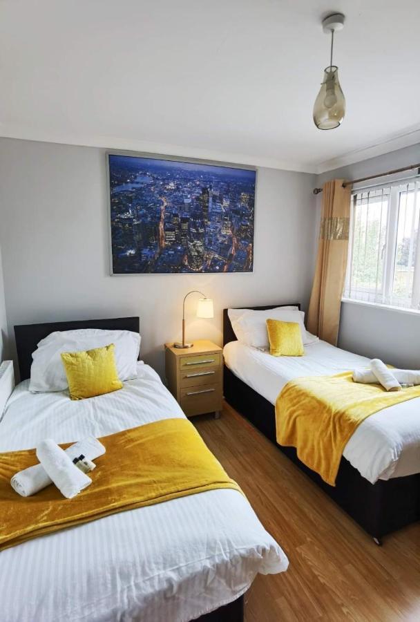 Fourth Avenue, Lovely Bungalow Available For Guests And Contractors Parking Wifi 诺丁汉 外观 照片